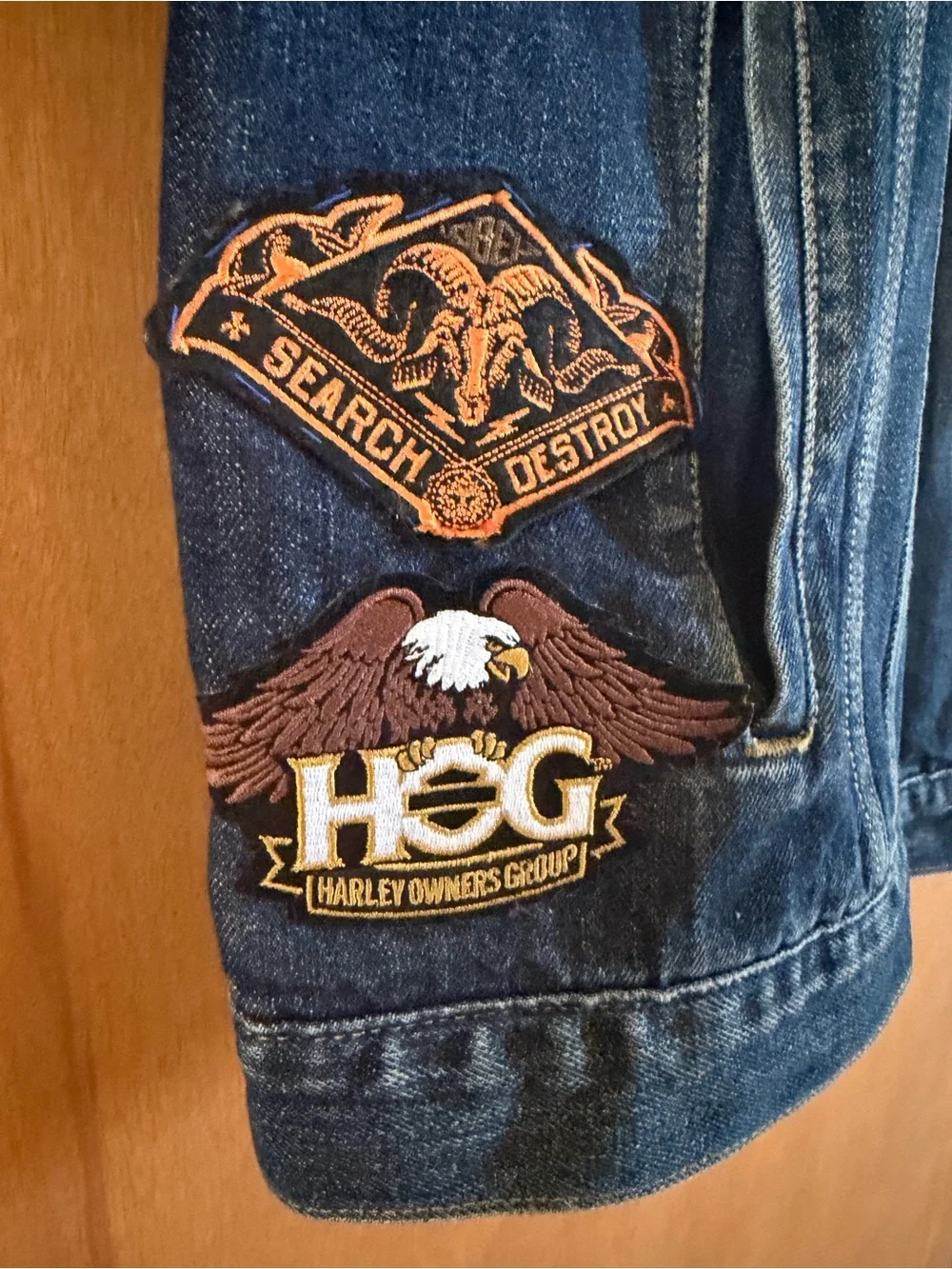 Levi's Dark Blue Denim Vest with Harley Davidson Embroidered Patches - Picture 4 of 6